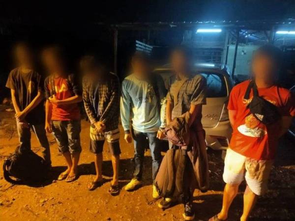 Sebahagian PATI yang ditahan PGA di sekitar Pontian pada Selasa.