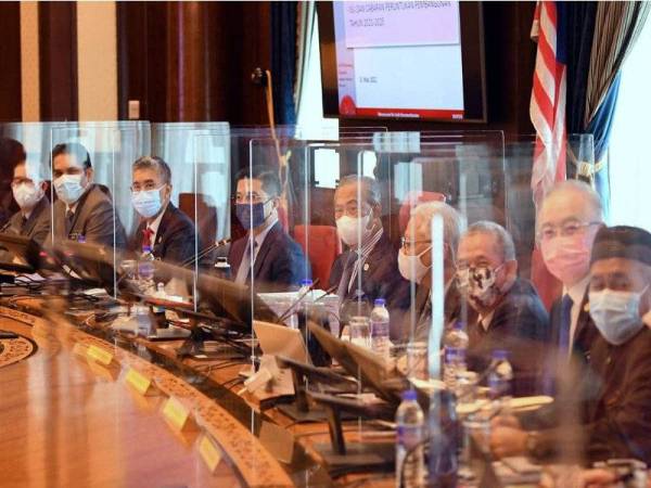 Perdana Menteri, Tan Sri Muhyiddin Yassin mempengerusikan mesyuarat Kabinet di bangunan Perdana Putra.