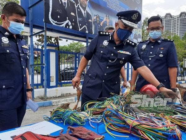 Kabel yang dirampas dari lima suspek curi kabel yang ditahan pada 23 dan 25 Mac lalu.