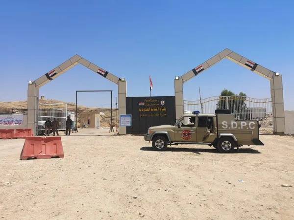 Pelbagai jenis barang dibawa masuk untuk dijual ke Pelabuhan Umm Qasr di Basra, selatan Iraq. - Foto AFP