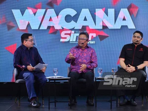 (Dari kiri) Ahmad Fahmi, Abdul Rahman, dan Muhammad Faiz dalam Wacana Sinar Harian Siri Ke-244 bertajuk 'PN Kekal Stabil Tanpa UMNO’.