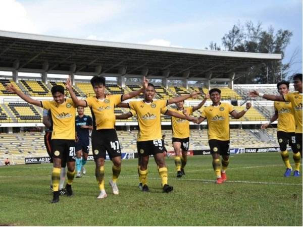 Barisan pemain Perak FC II meraikan kemenangan ke atas Selangor 2 di Stadium Perak petang tadi.
- Foto FB Perak FC