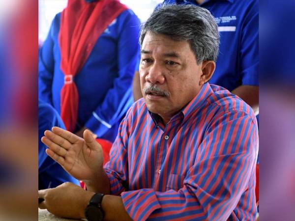 Mohamad pada sidang akhbar selepas program isi minyak percuma bagi kawasan Dewan Undangan Negeri (DUN) Sikamat pada Sabtu. - Foto Bernama