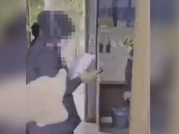 Suspek merakam video selepas tidak berpuas hati dengan pengadu.