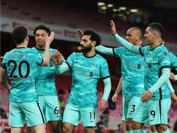 Sebahagian pemain Liverpool meraikan jaringan Diogo Jota.