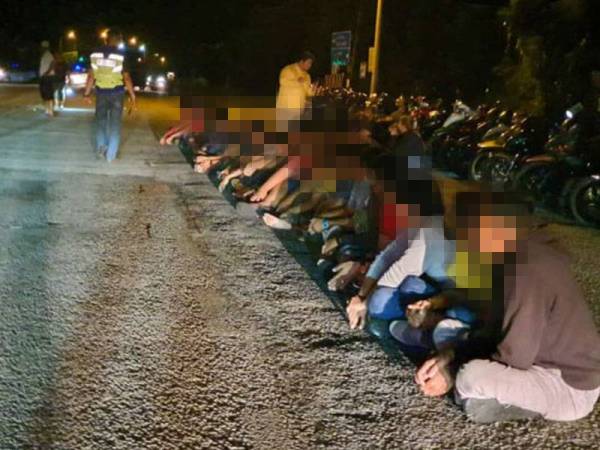 Sembilan lelaki ditahan polis dalam Op Samseng Jalanan di Sungkai. - Foto ihsan PDRM