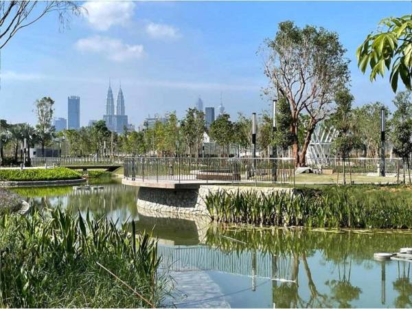 Penduduk SkySanctuary yang mengunjungi kawawan hijau Central Park pastinya akan dapat berpeluang menikmati keindahan pemandangan kota Kuala Lumpur dari jauh.