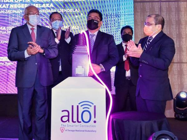 Majlis pelancaran perasmian rangkaian infrastruktur jalur lebar peringkat negeri Melaka bagi menyokong Pelan Jalinan Digital Negara yang disempurnakan Ketua Menteri Melaka, Datuk Seri Sulaiman Md Ali di Melaka.