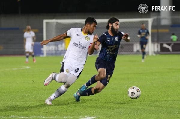 Nafuzi menafikan TFC mahu merekrut Shahrul Saad (kiri) dari Perak bagi memperkuatkan bahagian pertahanan kelab itu.