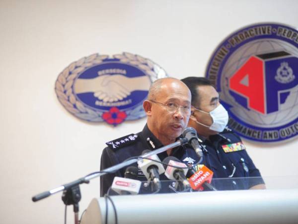 Arjunaidi ketika sidang akhbar di IPK Selangor pada Jumaat.