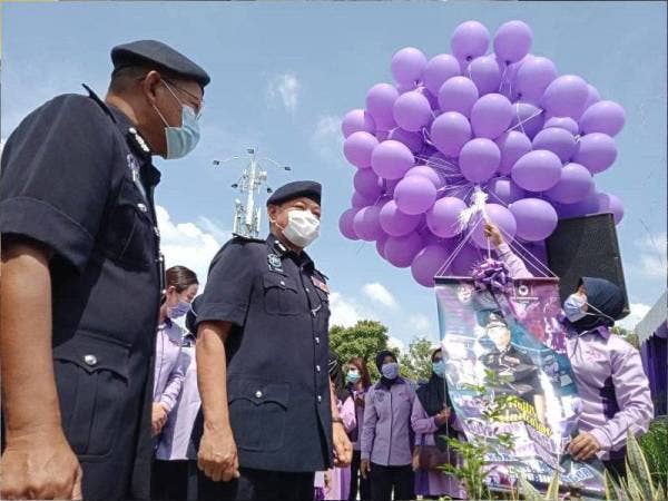 Abdul Hamid ketika merasmikan Majlis Pelancaran Taman Angkat Amanita Kontinjen Selangor di Tapak Padang Surau An-Nur, Bandar Puteri, Klang pada Sabtu.