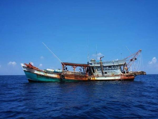 Kapal nelayan Vietnam yang berjaya ditahan Maritim Kelantan.
