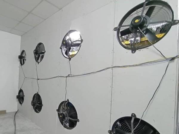 Salah sebuah premis yang diserbu pada malam Sabtu.