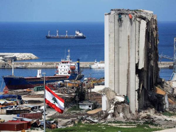 Keadaan sekitar Pelabuhan Beirut kira-kira lapan bulan selepas letupan yang memusnahkan infrastruktur tersebut. - Foto AFP