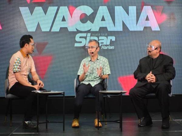 Dari kiri: Ismail Adnan, Fahmi Fadzil (tengah) dan Dr Syed Agil ketika Wacana Sinar Harian Siri Ke-247 membincangkan tajuk Fitnah Cabar Kredibiliti Ahli Politik, yang berlangsung di Studio Sinar Harian, Seksyen 15, Shah Alam. - Foto SINAR HARIAN / ASRIL ASWANDI SHUKOR.