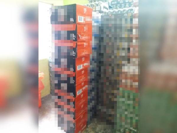 Antara minuman yang tidak bercukai dirampas dalam serbuan yang dijalankan.