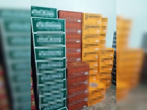 Antara minuman keras yang tidak bercukai dirampas dalam serbuan yang dijalankan.