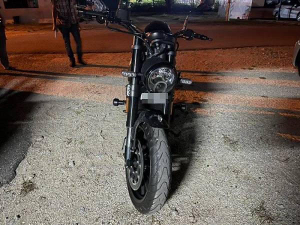 Penunggang dan pembonceng motosikal tidak mengalami kecederaan dalam kemalangan di Lingkaran Luar Butterworth (BORR) pada jam 8.20 malam, Rabu.