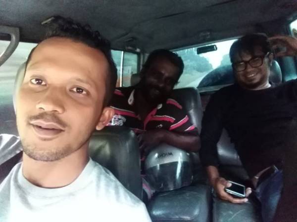 Mohd Azam menumpangkan lelaki itu sehingga ke Kota Tampan Lenggong Perak. - Foto Mohd Azam