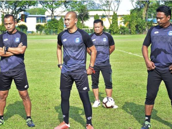 Kurniawan masih mencongak barisan pemain terbaik bagi berdepan UiTM FC di Likas pada Sabtu ini. - Foto Sabah Football Club