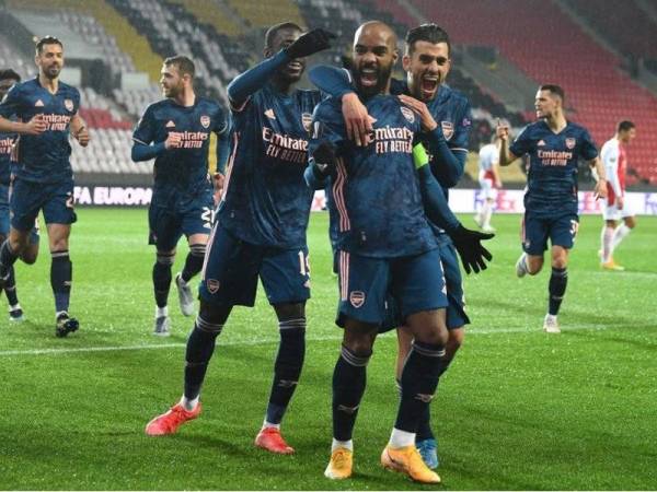 Pemain Arsenal meraikan kemenangan menewaskan juara Liga Republik Czech, Slavia Praha, 4-0.