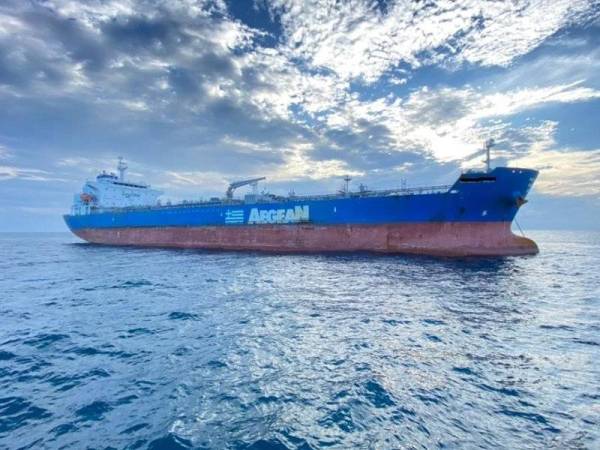 Kapal yang ditahan pada 8 April lalu di perairan Johor Timur. - Foto ihsan Maritim Johor