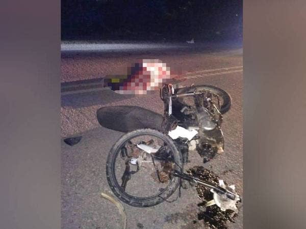 Kemalangan membabitkan dua motosikal di Kampung Kukang, Jalan Perol, Kota Bharu pada Sabtu.