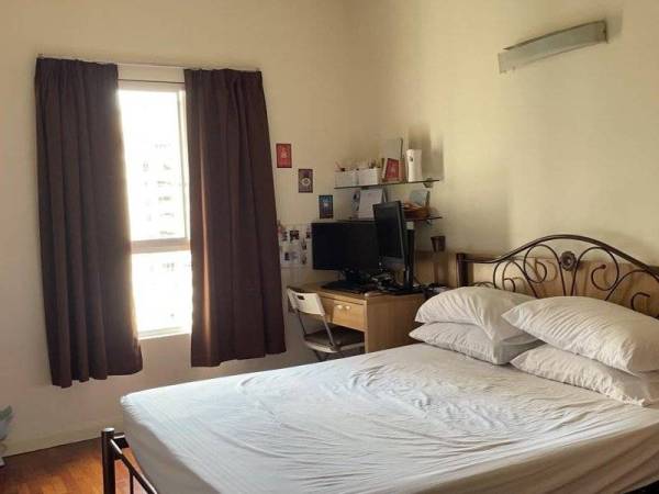 Keadaan bilik sewa yang menempatkan lebih daripada seorang individu.