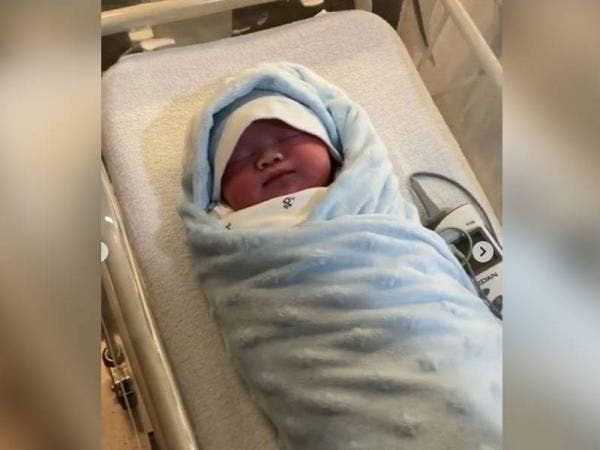 Pihak pengurusan Siti Nurhaliza memaklumkan bayi seberat 3.84 kilogram itu dilahirkan menerusi kaedah pembedahan. Foto IG asyrafkhalid