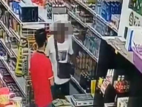 Video tular berdurasi lebih satu minit di media sosial pada Ahad.