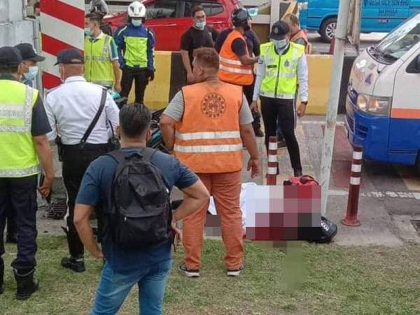 Anggota polis disahkan meninggal dunia di tempat kejadian selepas mengalami cedera parah di bahagian kepala.