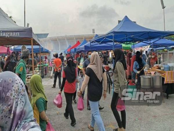 Pengunjung tidak bersesak-sesak apabila terdapat penjarakan antara gerai.