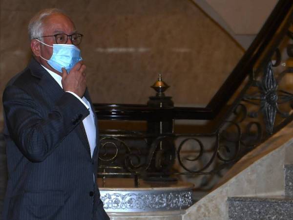 Najib tiba di Mahkamah Rayuan hari ini bagi pendengaran rayuan terhadap sabitan dan hukuman berkaitan penyelewengan dana RM42 juta milik SRC International. - Foto Bernama