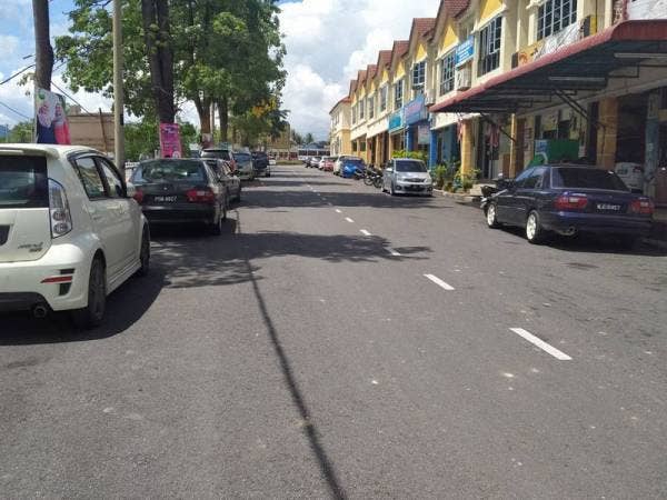 Mohd Taufiq menunjukkan tapak Uptown Aidilfitri di Taman Kota Baling Jaya yang disewa pada kadar RM1,000.