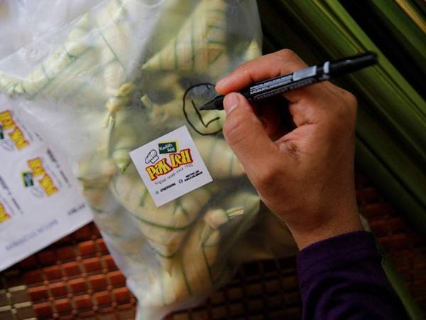 Ketupat palas frozen yang sudah siap dibungkus, dilabelkan mengikut jenis ketika tinjauan hari ini.