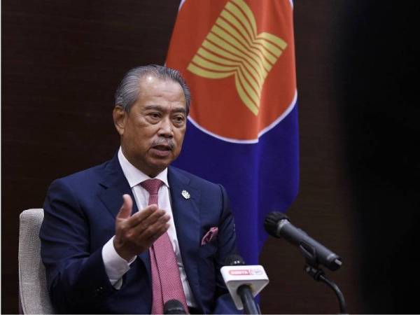 Muhyiddin ketika sidang media dengan wartawan Malaysia selepas menghadiri Mesyuarat Khas Pemimpin ASEAN bagi membincangkan mengenai krisis di Myanmar hari ini. - Foto Bernama