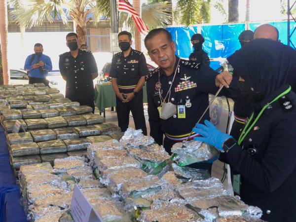 Dadah jenis ganja serta syabu bernilai RM4.5 juta yang dirampas dalam serbuan itu.