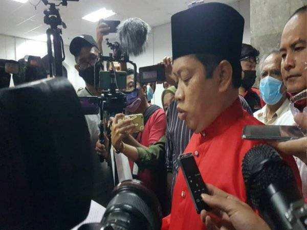 Ahmad Maslan ketika ditemui pemberita selepas selesai mengadakan Mesyuarat Kerja Tertinggi (MKT) UMNO di Menara Dato' Onn di sini pada Ahad.