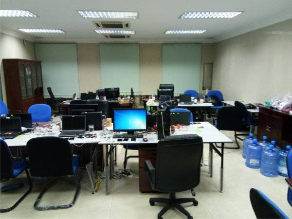 Antara peralatan komputer yang dirampas dalam serbuan di sebuah kilang Desa Tun Razak di sini pada Isnin.