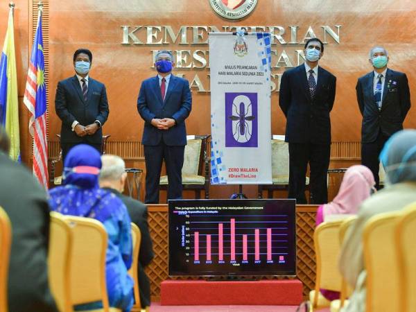 Dr Adham pada majlis perasmian Sambutan Hari Malaria Sedunia Peringkat Kebangsaan 2021 bertemakan 'Zero Malaria-Draw The Line Againts Malaria' di Kementerian Kesihatan hari ini. -Foto Bernama