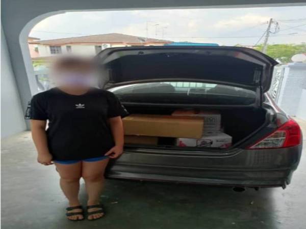 Antara arak seludup yang ditemui dalam kereta milik suspek. (Foto: PGA)