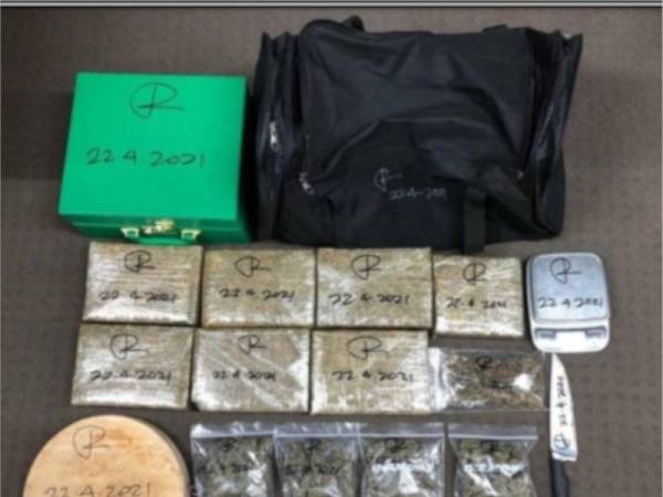 Antara barangan termasuk dadah yang dirampas.