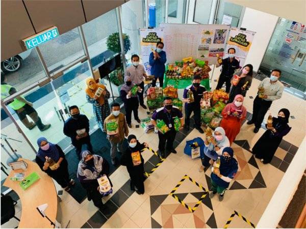 Sebahagian daripada sumbangan 3,500 barangan yang dikumpul daripada kakitangan empat kosensi lebuh raya.