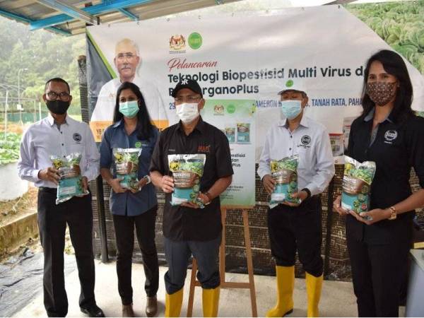 Ronald Kiandee turut melancarkan dua teknologi Mardi iaitu Teknologi Biopestisid Multi Virus dan Baja Organo Plus sempena Majlis Perasmian Pusat Kecemerlangan (COE) Pertanian Hijau Mardi Cameron Highlands, pada Khamis.