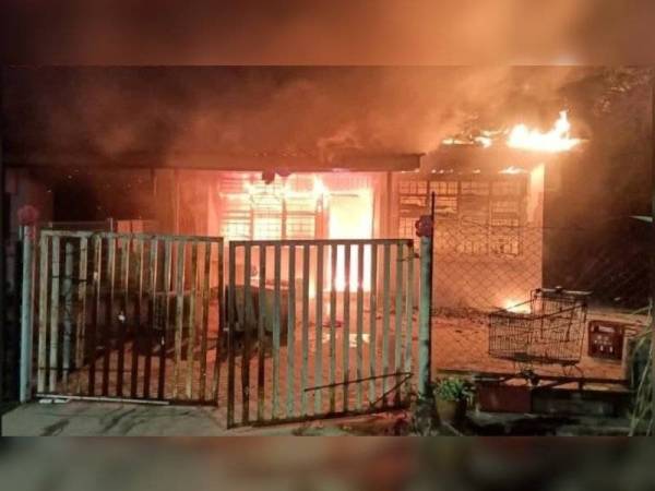 Keadaan salah sebuah rumah yang terbakar. - Foto Ihsan bomba