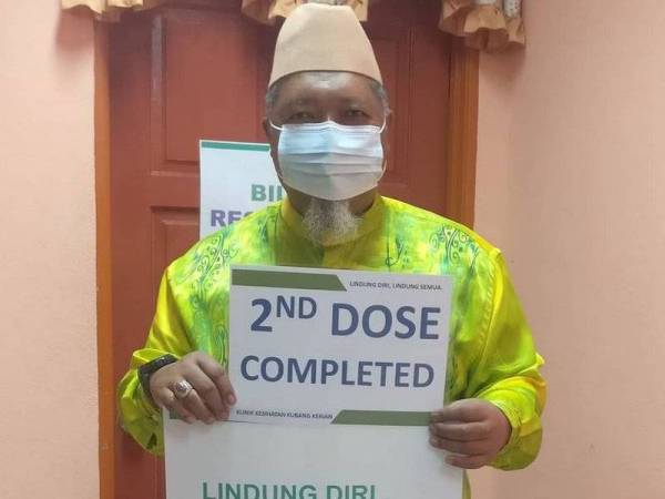 Gambar kenangan ADUN Melor, Dr Md Yusnan selepas menerima vaksin Covid-19 dos kedua pada 9 April lalu.