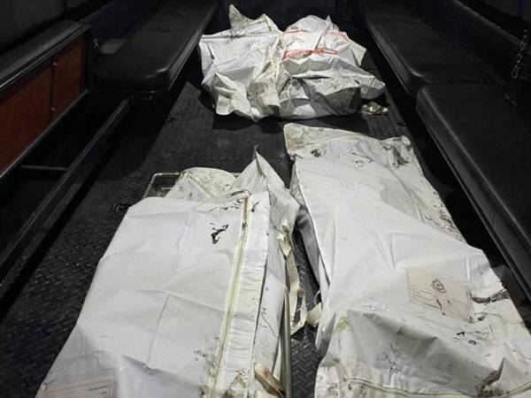 Kesemua mangsa maut di tempat kejadian.