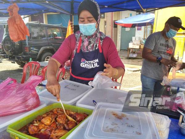 Nik Asnira lega selepas mendapat tahu bazar Ramadan Temerloh Jaya tetap dibuka seperti biasa.