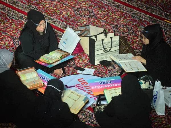 Sesi tadarus al-Quran daripada 250 kakitangan LHDN di Masjid Wilayah Pesekutuan pada Isnin. - Foto ASRIL ASWANDI SHUKOR