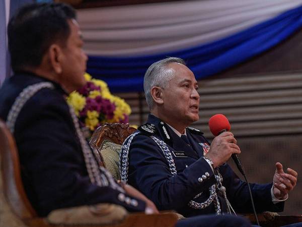 Ketua Polis Negara yang baharu Datuk Seri Acryl Sani Abdullah Sani menyampaikan ucapan pada Majlis Serah Terima Tugas Ketua Polis Negara dan Pengerusi Persatuan Keluarga Polis (PERKEP) di Mes Pegawai Kanan Bukit Aman hari ini. -Foto Bernama